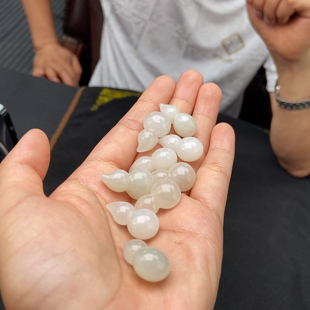 和田玉未镶嵌颈饰颜色多样性发拍一发一