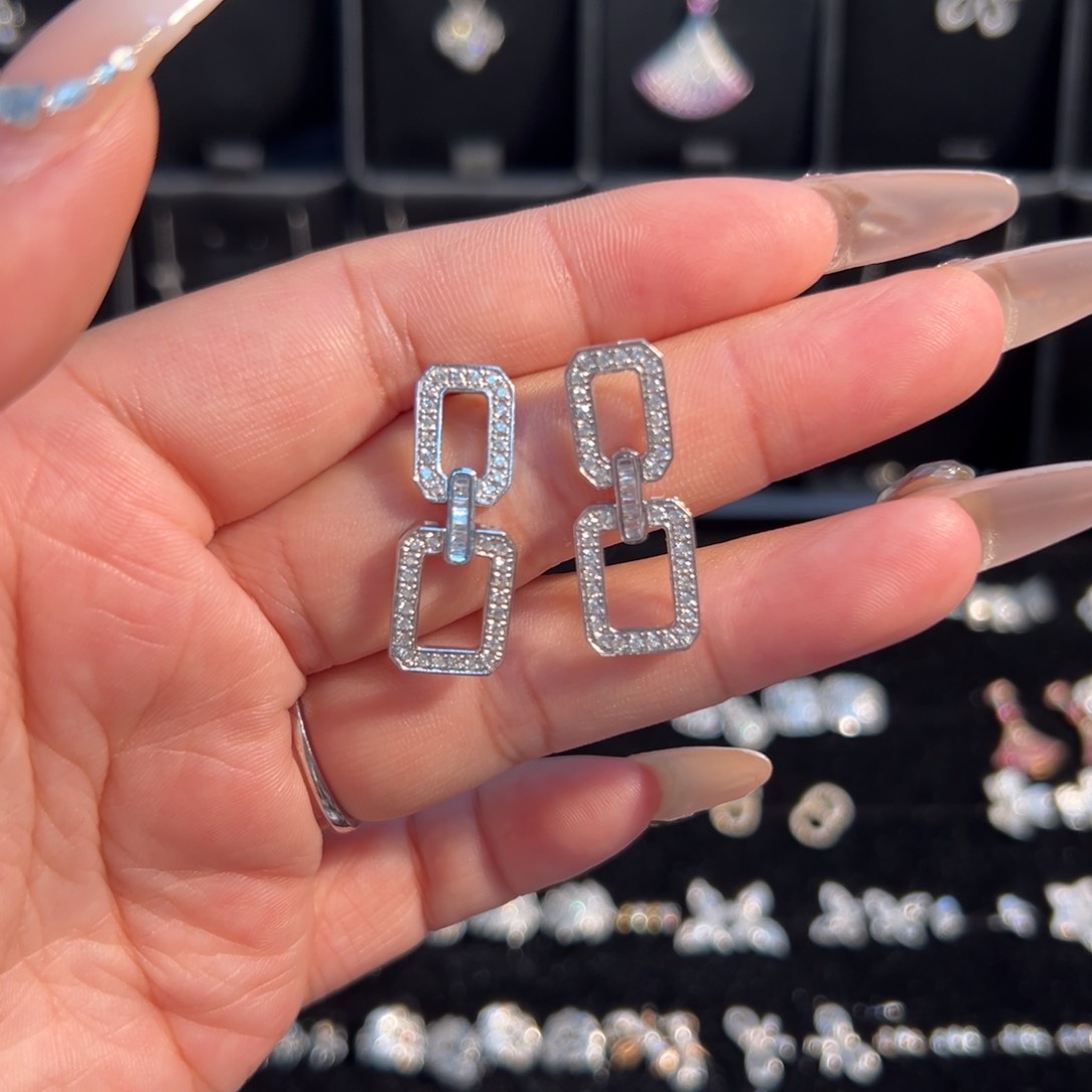 铂Pt950镶嵌耳饰钻石长方形耳钉