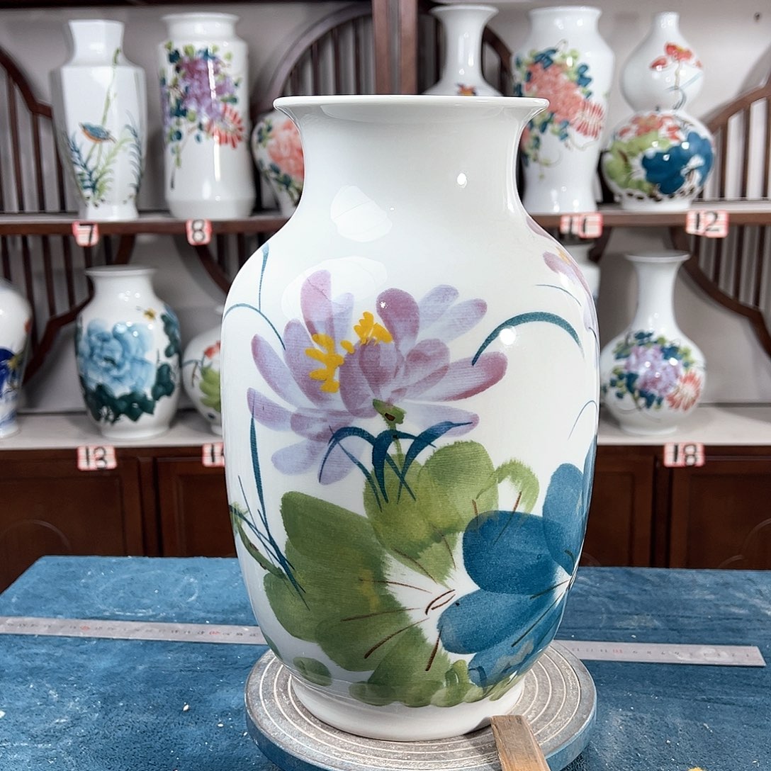 摆件景德镇陶瓷的大冬紫荷