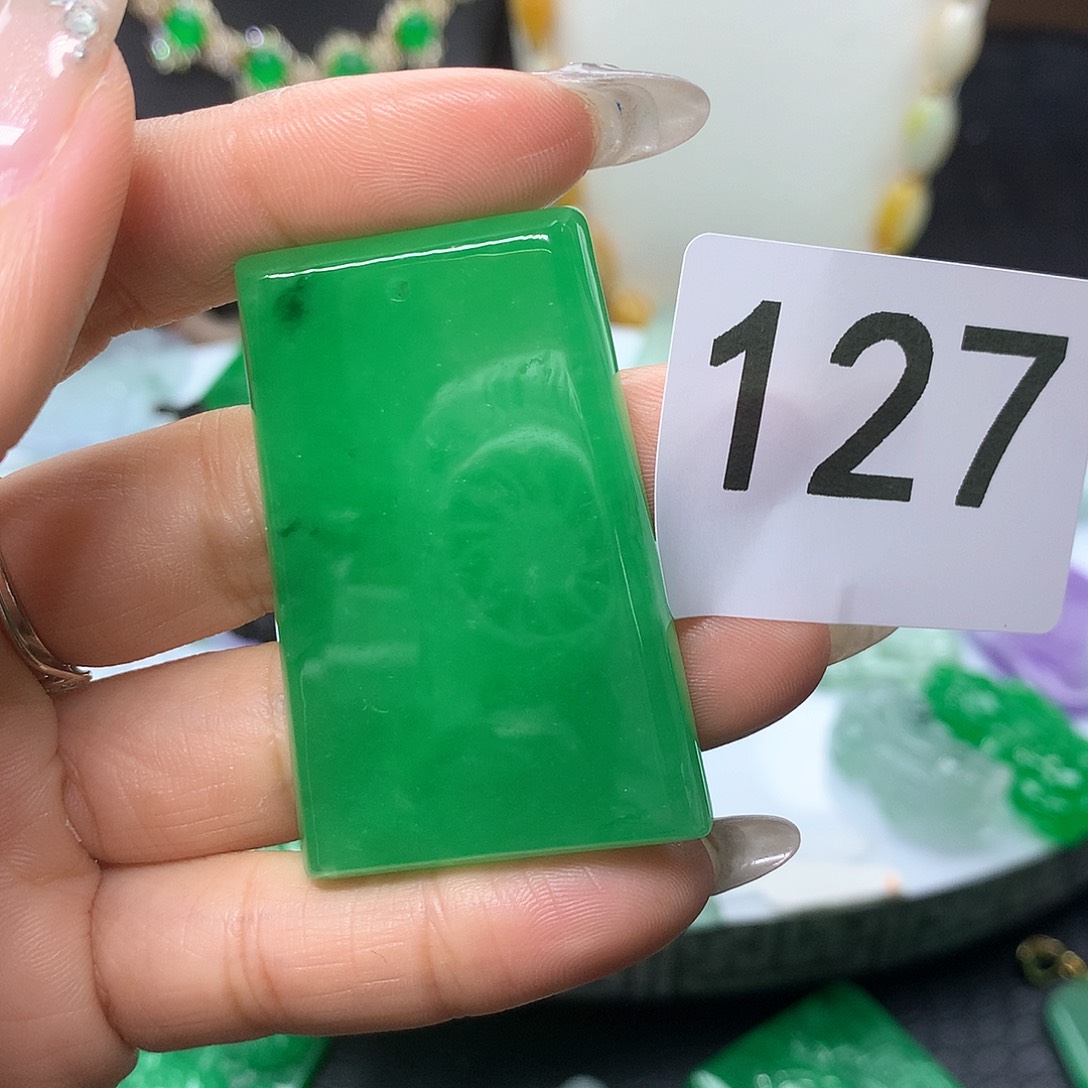 翡翠吊坠(赠链)未镶嵌