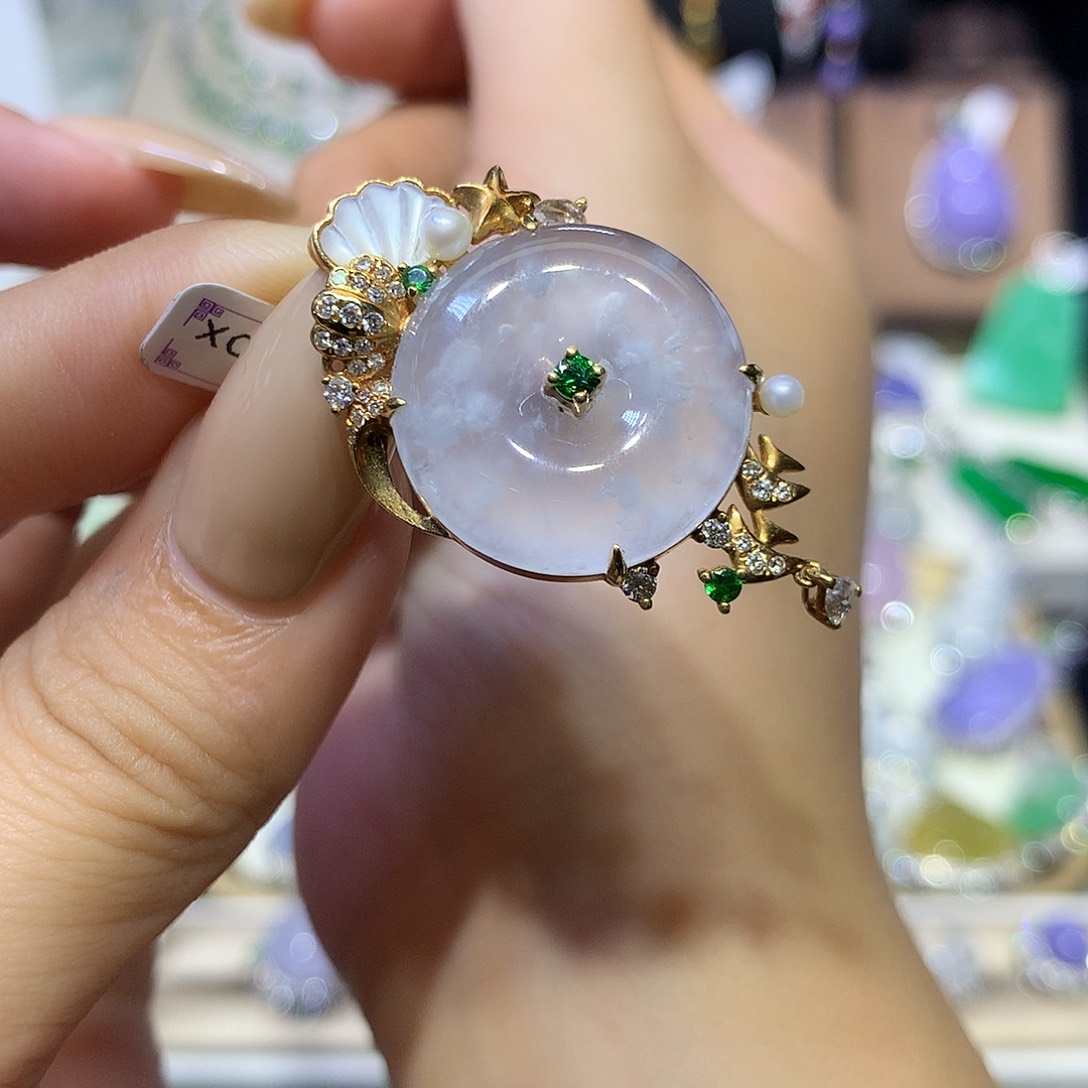 翡翠18K金镶嵌颈饰