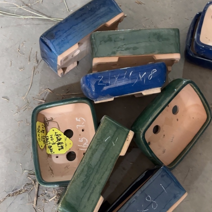 紫砂花盆100-8。  釉