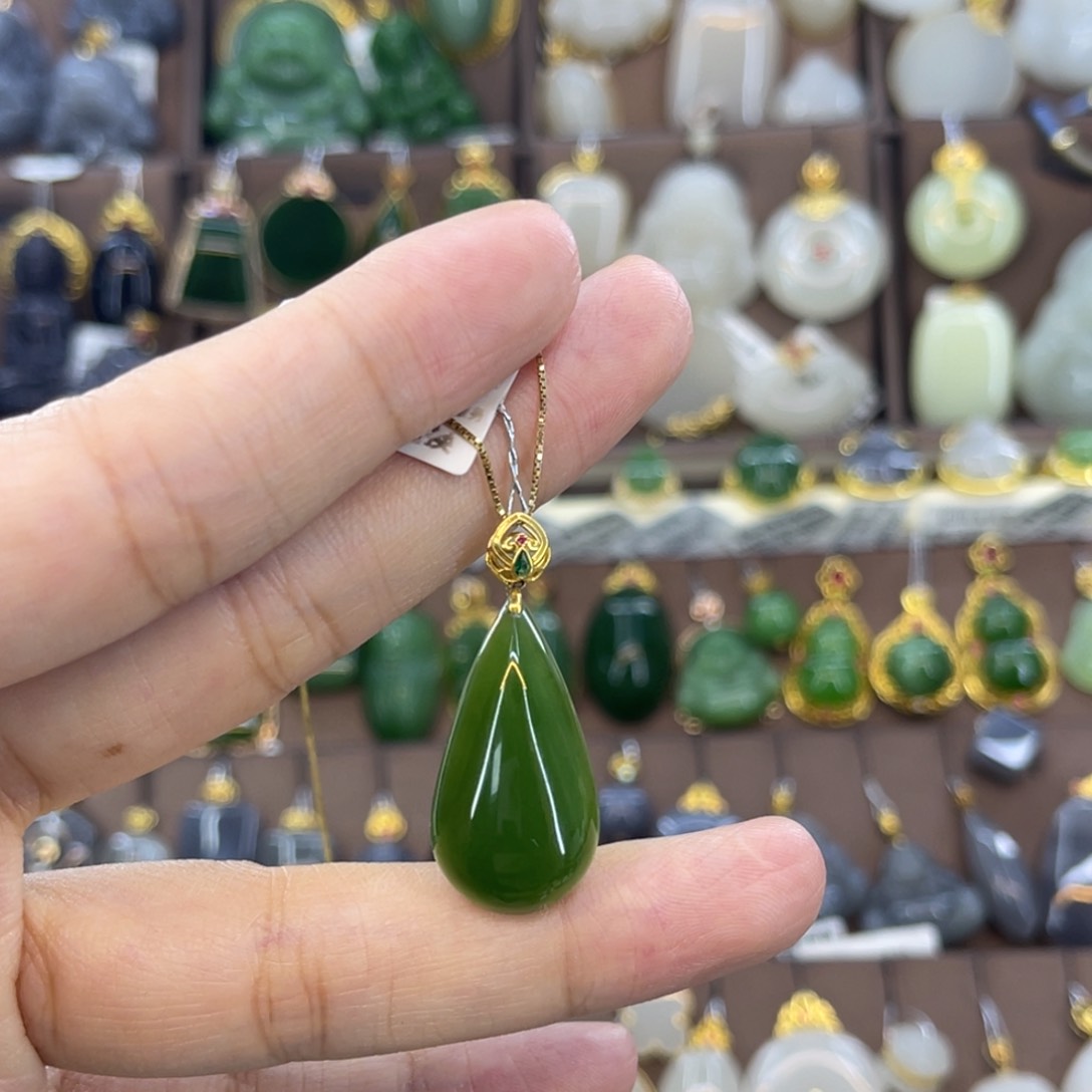 和田玉吊坠18K金镶嵌