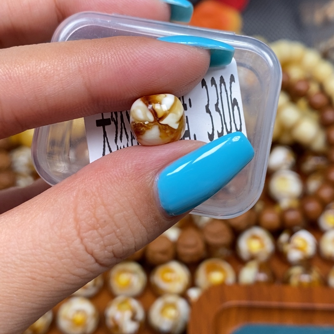 蜜蜡未镶嵌珠宝奇石3306