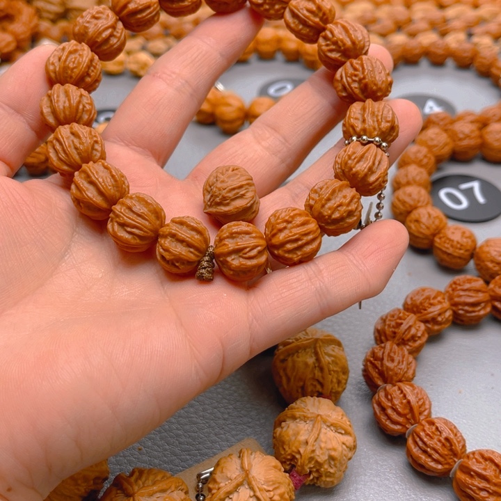 拼***持文玩核桃吊坠核桃手串