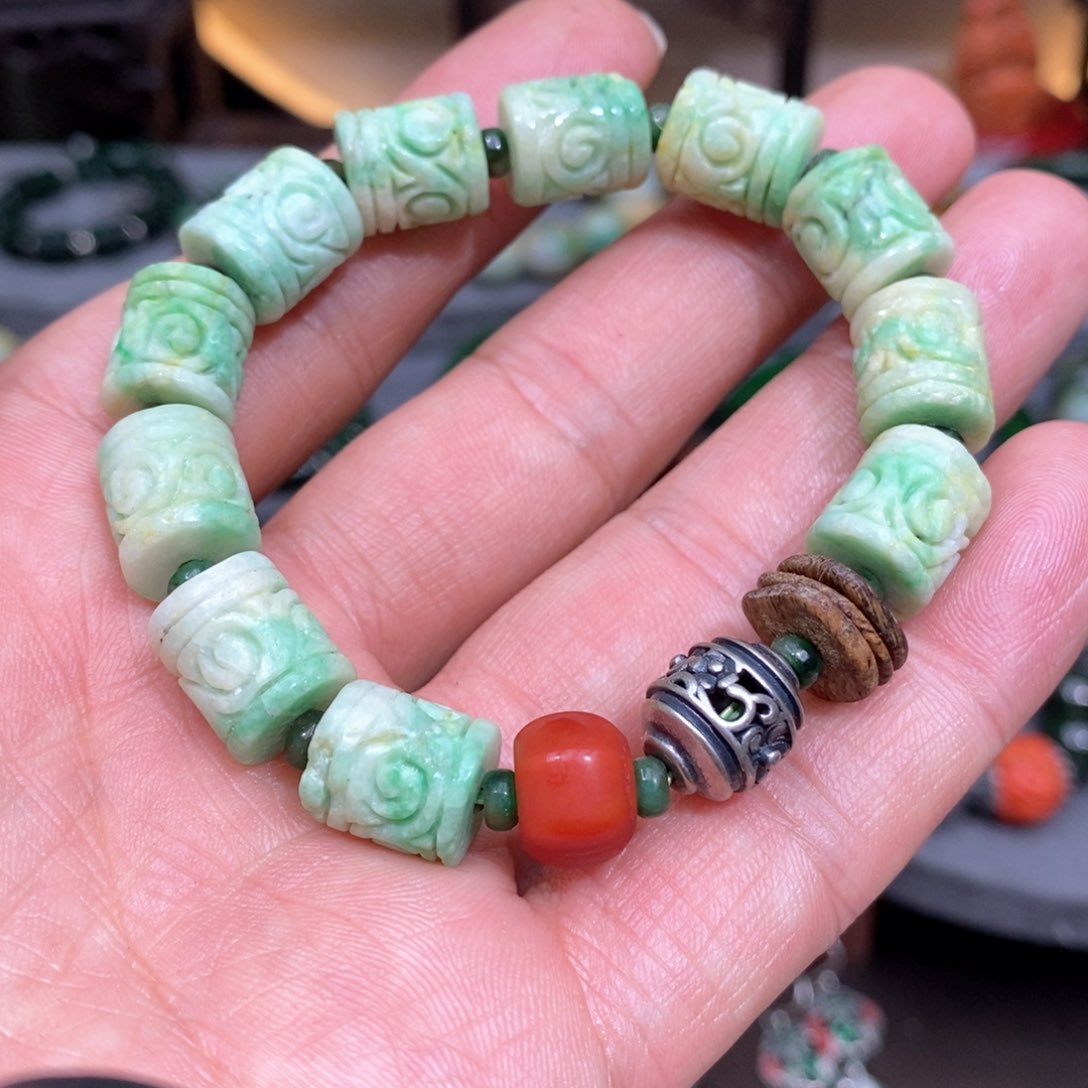 翡翠手链未镶嵌漂亮美眉