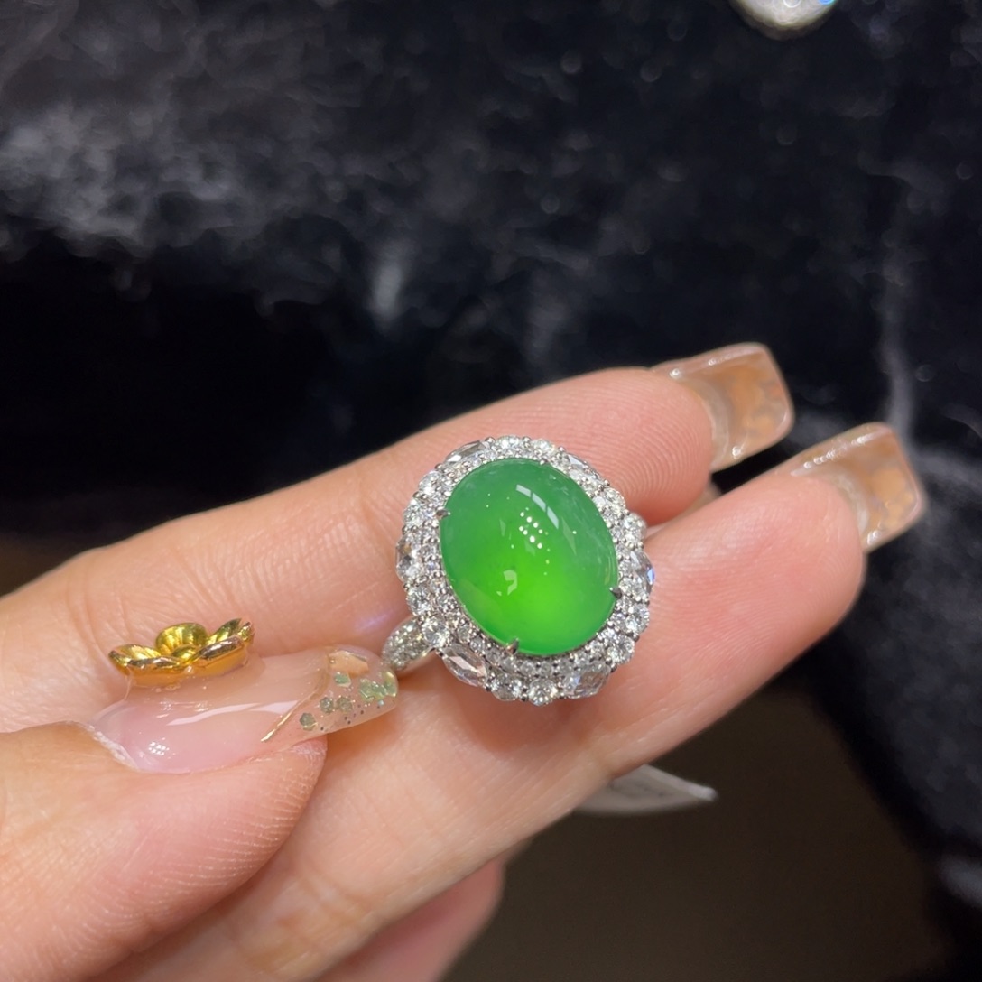 翡翠颈饰18K金镶嵌天然缅甸翡翠