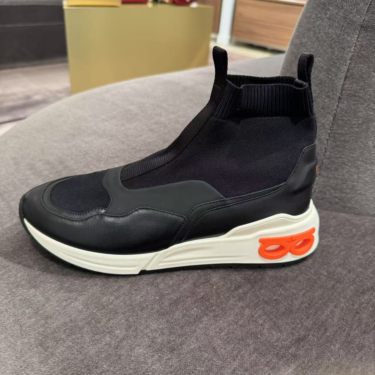 全新未使用 FERRAGAMO/菲拉格慕 男鞋高帮运动鞋拼接款