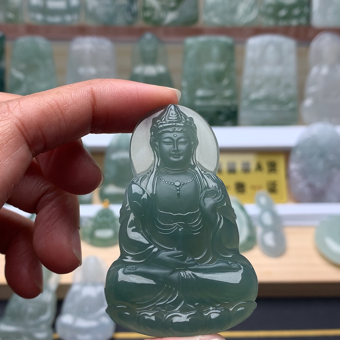 市***汪翡翠未镶嵌颈饰观音