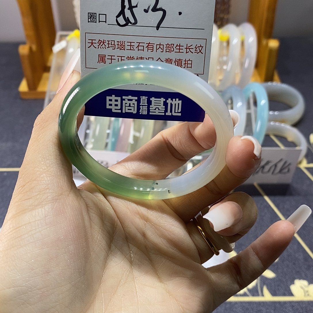 玛瑙/玉髓未镶嵌手镯8134