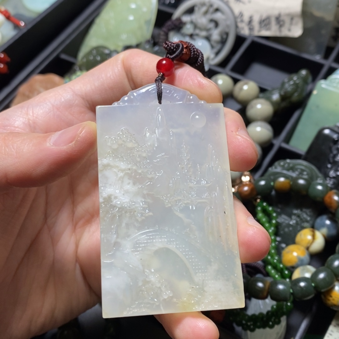 蛇纹石玉未镶嵌颈饰