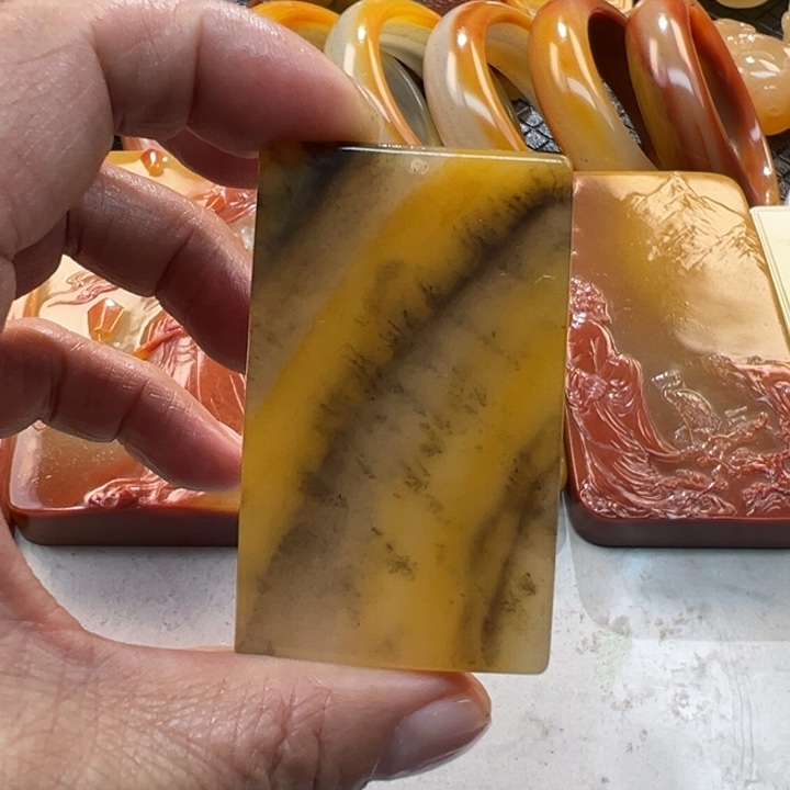 石英质玉（黄龙玉）颈饰未镶嵌