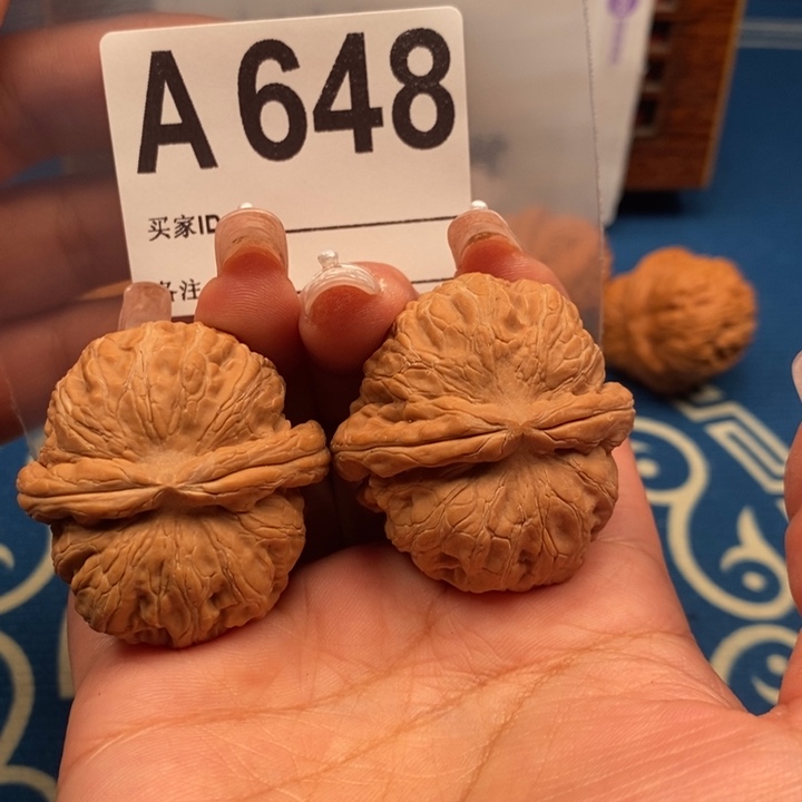 文玩核桃吊坠浮黄元宝41A648