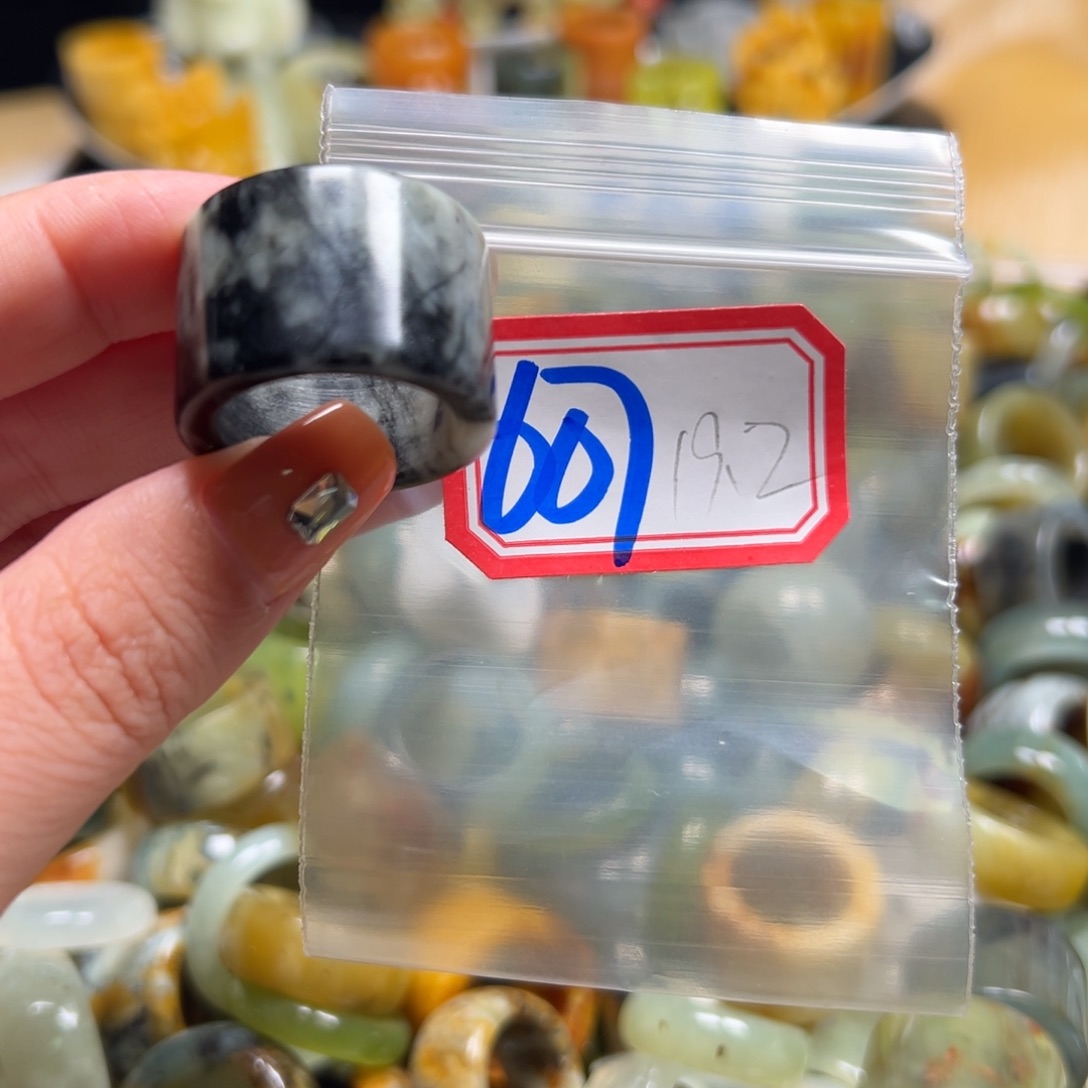 妙***王蛇纹石玉未镶嵌戒指