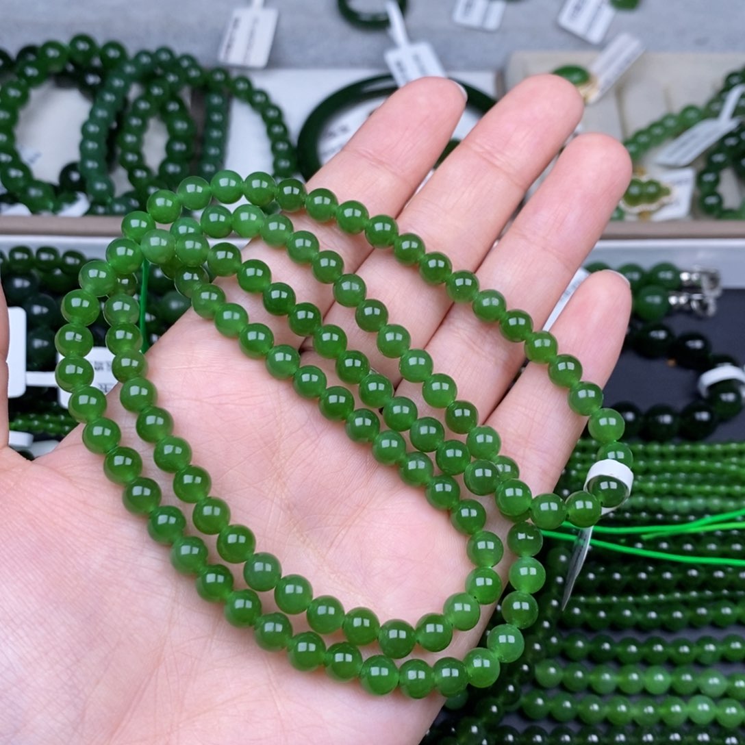 颈饰未镶嵌和田玉（碧玉）亿**?