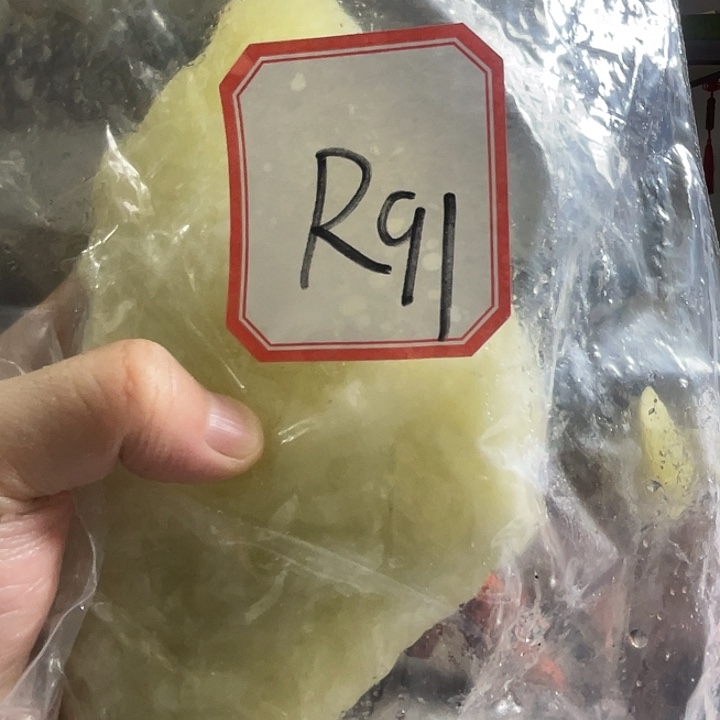 敬***生蛇纹石玉未镶嵌珠宝奇石