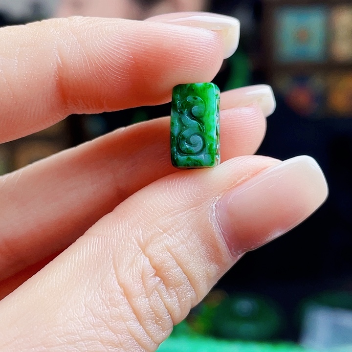 翡翠未镶嵌颈饰多样性