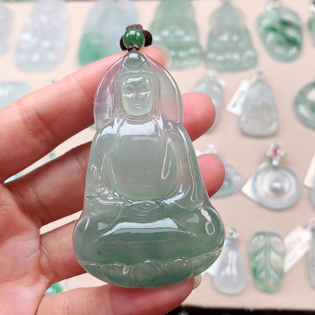 翡翠颈饰未镶嵌素衣观音