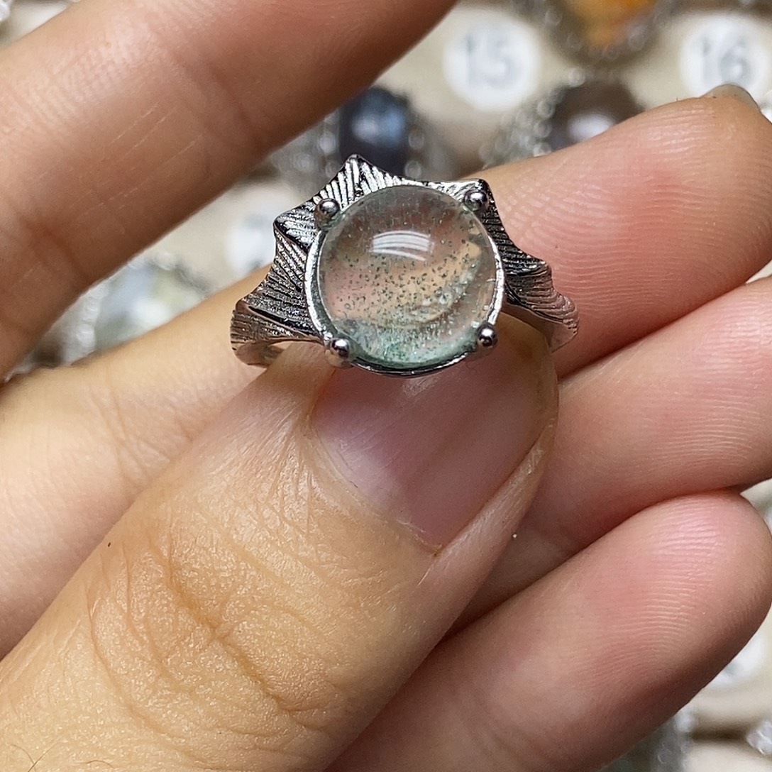 Y***a颈饰未镶嵌水晶水晶