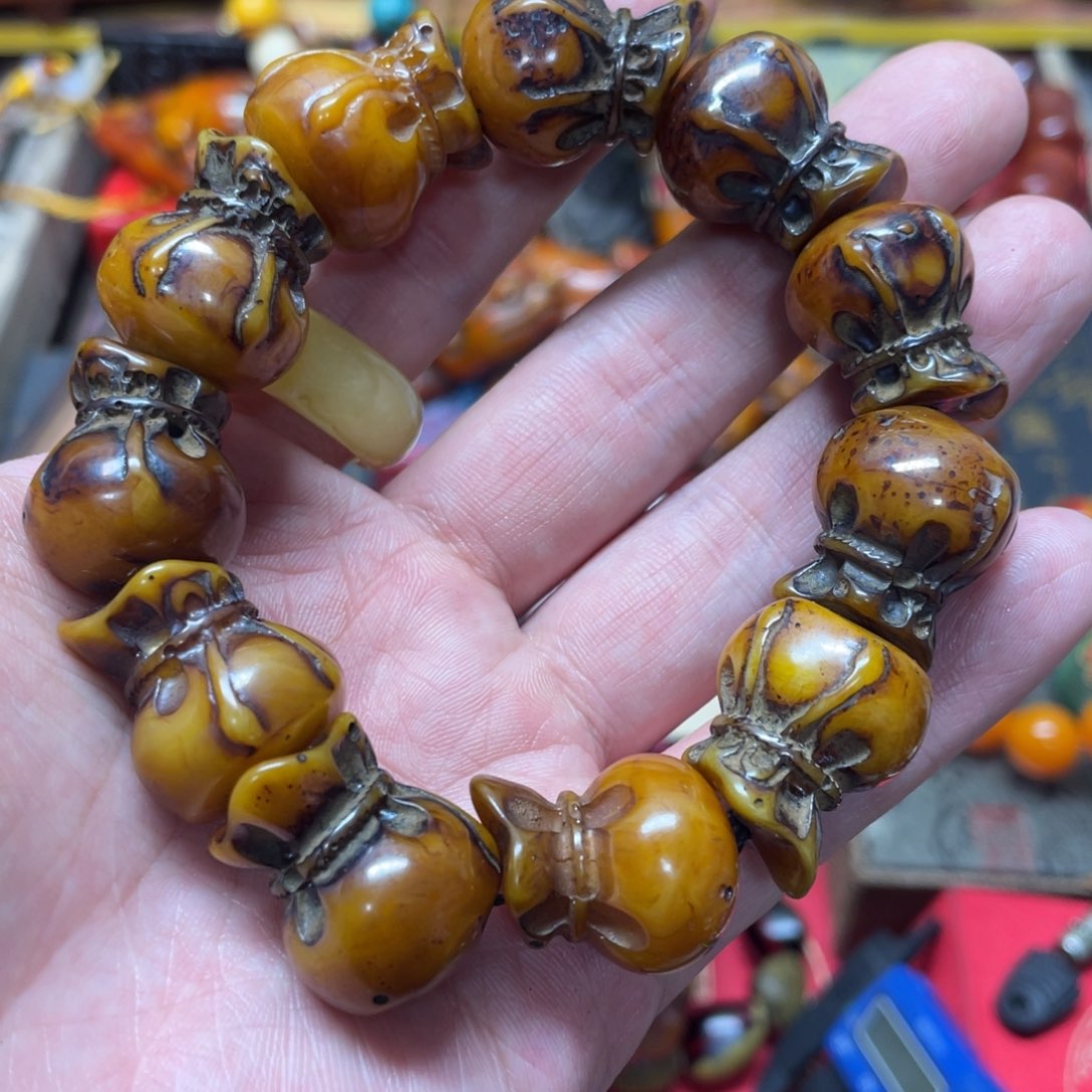 琥珀裸石未镶嵌好物推荐如图所示