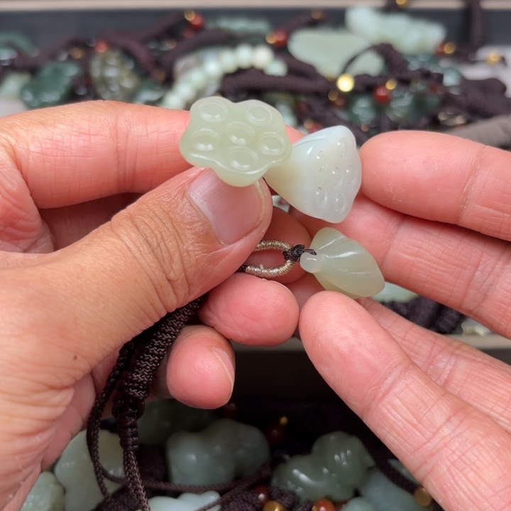 和田玉吊坠未镶嵌多样性拍一发一