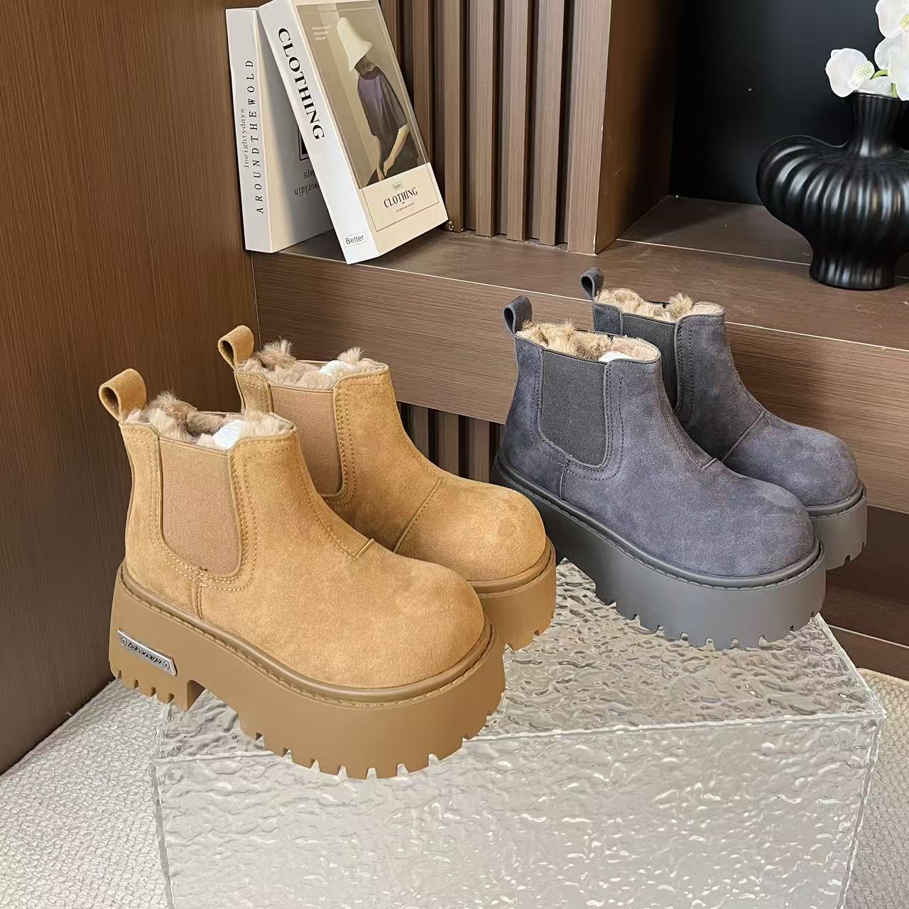 2025秋新款简约磨砂牛皮松紧带一脚蹬松糕发泡厚底圆头烟管靴女鞋