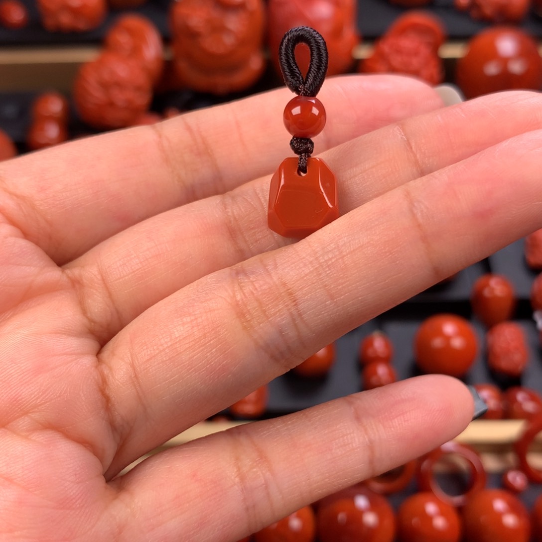 未镶嵌无相侧挂南红玛瑙