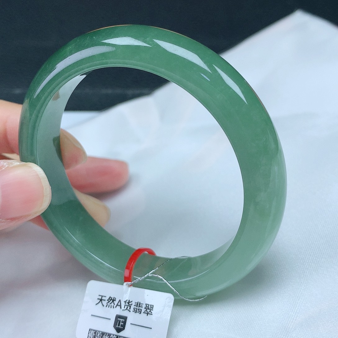 翡翠手镯未镶嵌53圈