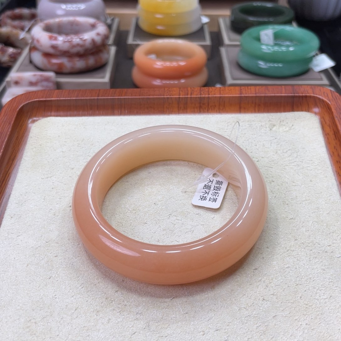 石英岩玉手镯未镶嵌