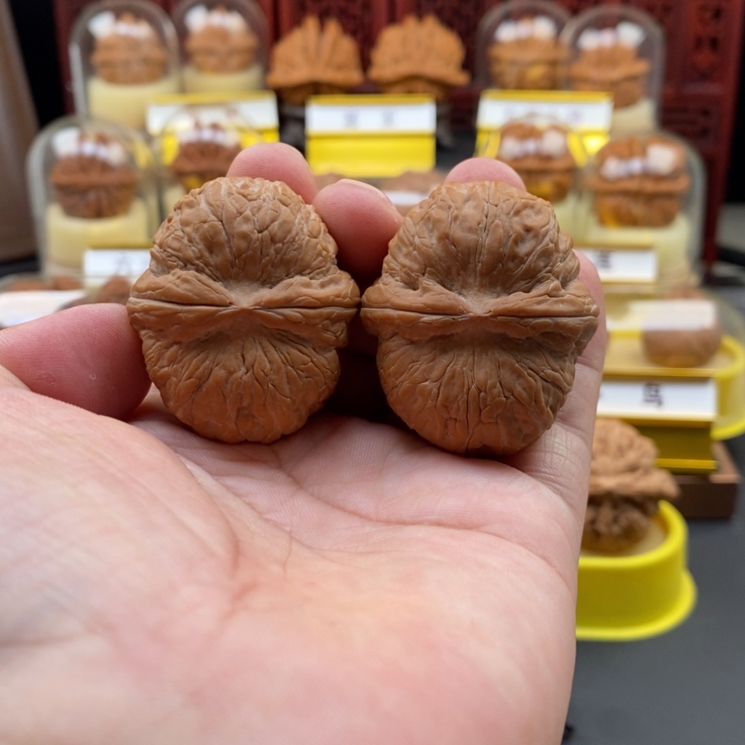 文玩核桃吊坠平谷元宝，全品，尺寸43