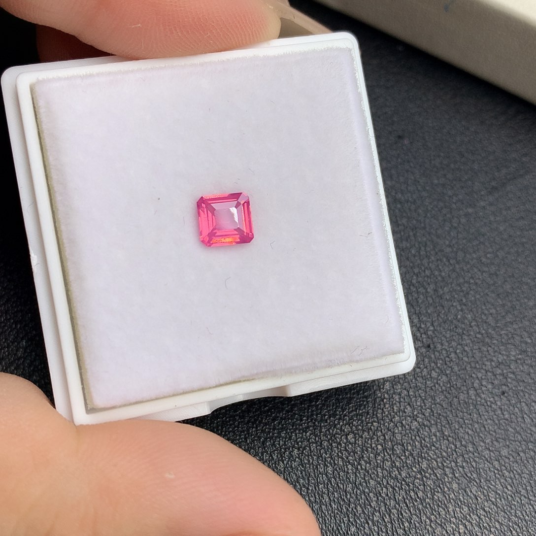 尖晶石裸石未镶嵌天然马亨盖尖晶石裸石0.77ct