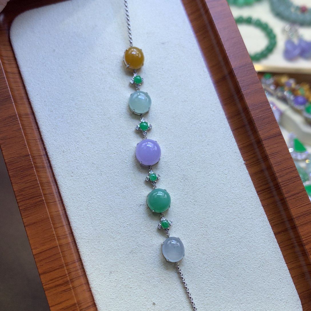 翡翠18K金镶嵌颈饰翡翠