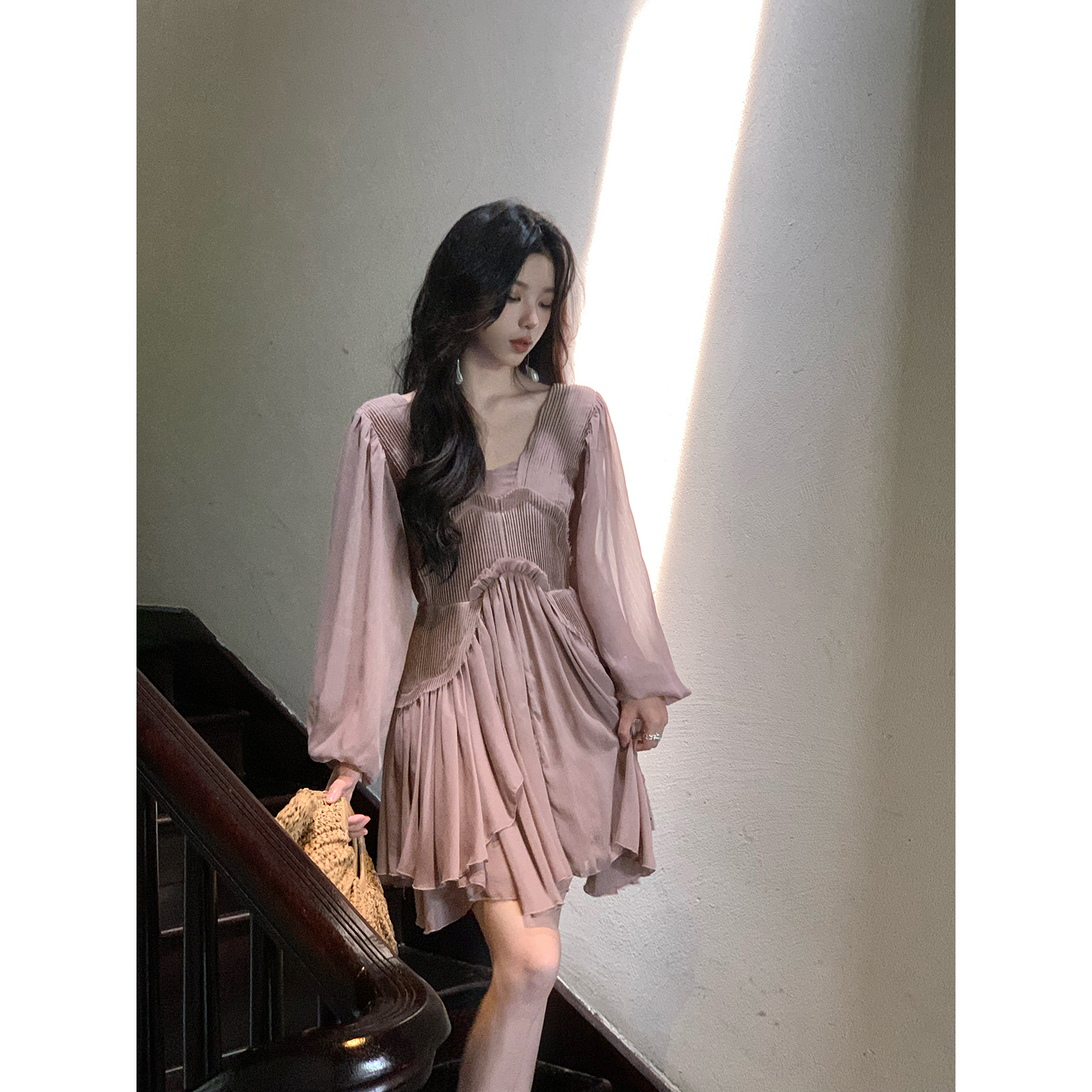 ICELOLLY温柔风超好看短款长袖收腰连衣裙女夏季显瘦薄款掐腰裙子