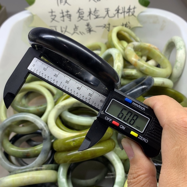 蛇纹石玉未镶嵌手镯21
