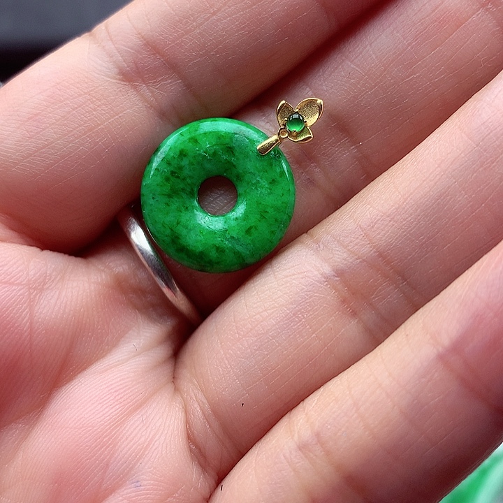 翡翠颈饰18K金镶嵌翡翠