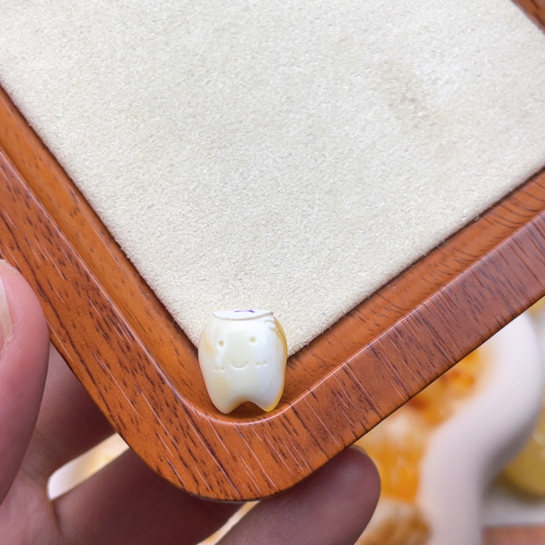 琥珀裸石未镶嵌蜜蜡