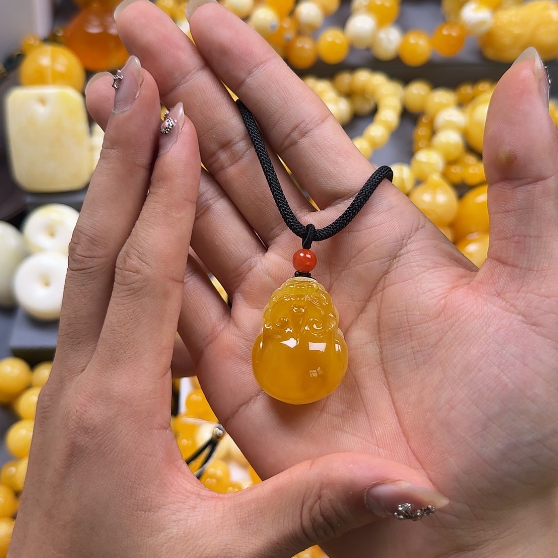 琥珀珠宝奇石未镶嵌