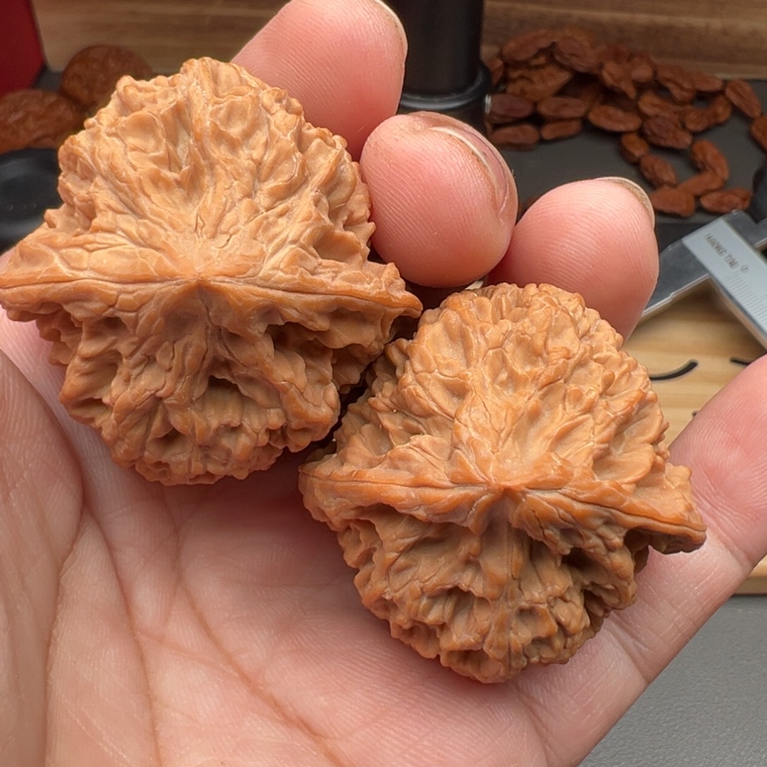 文玩核桃把件牛子