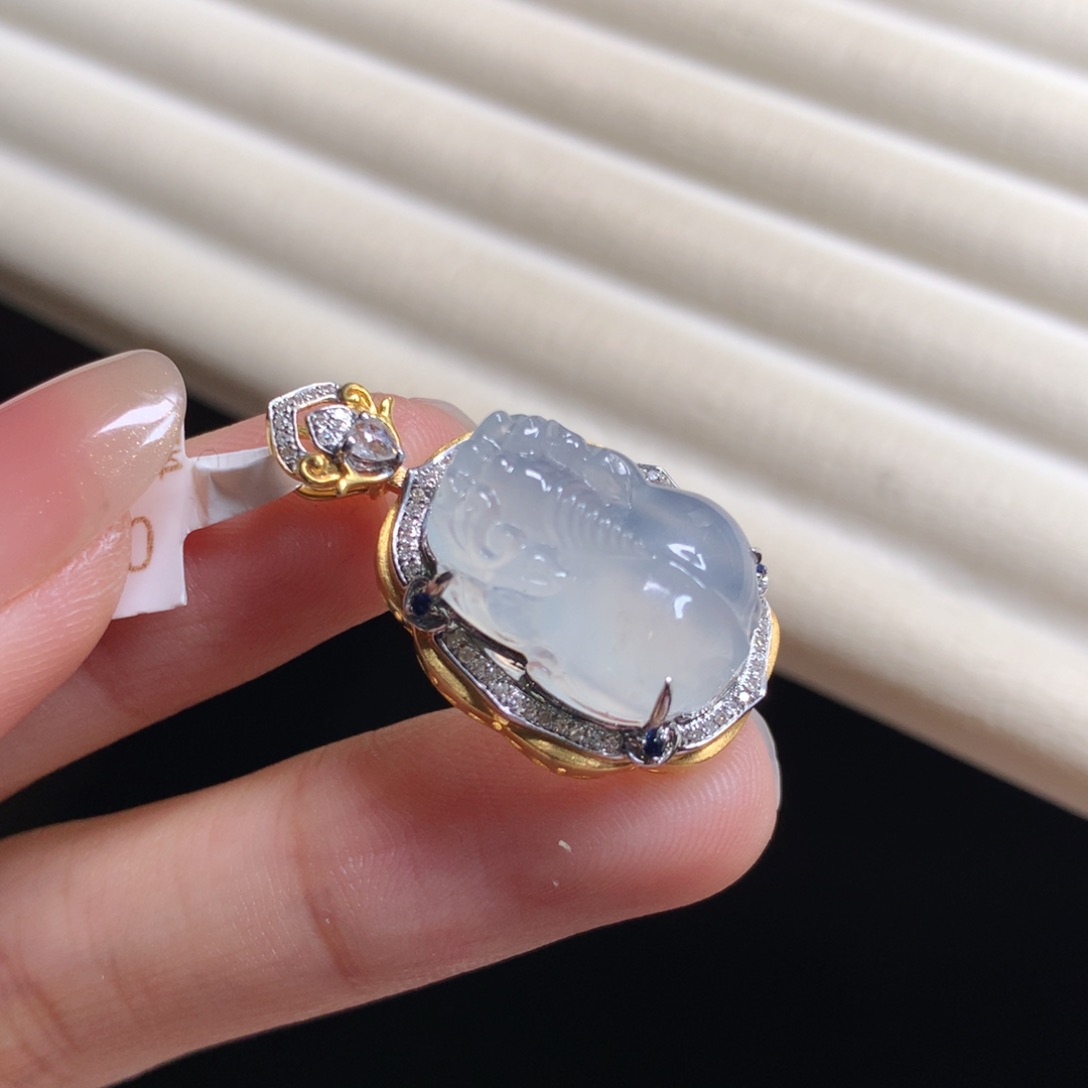 翡翠颈饰18K金镶嵌貔貅