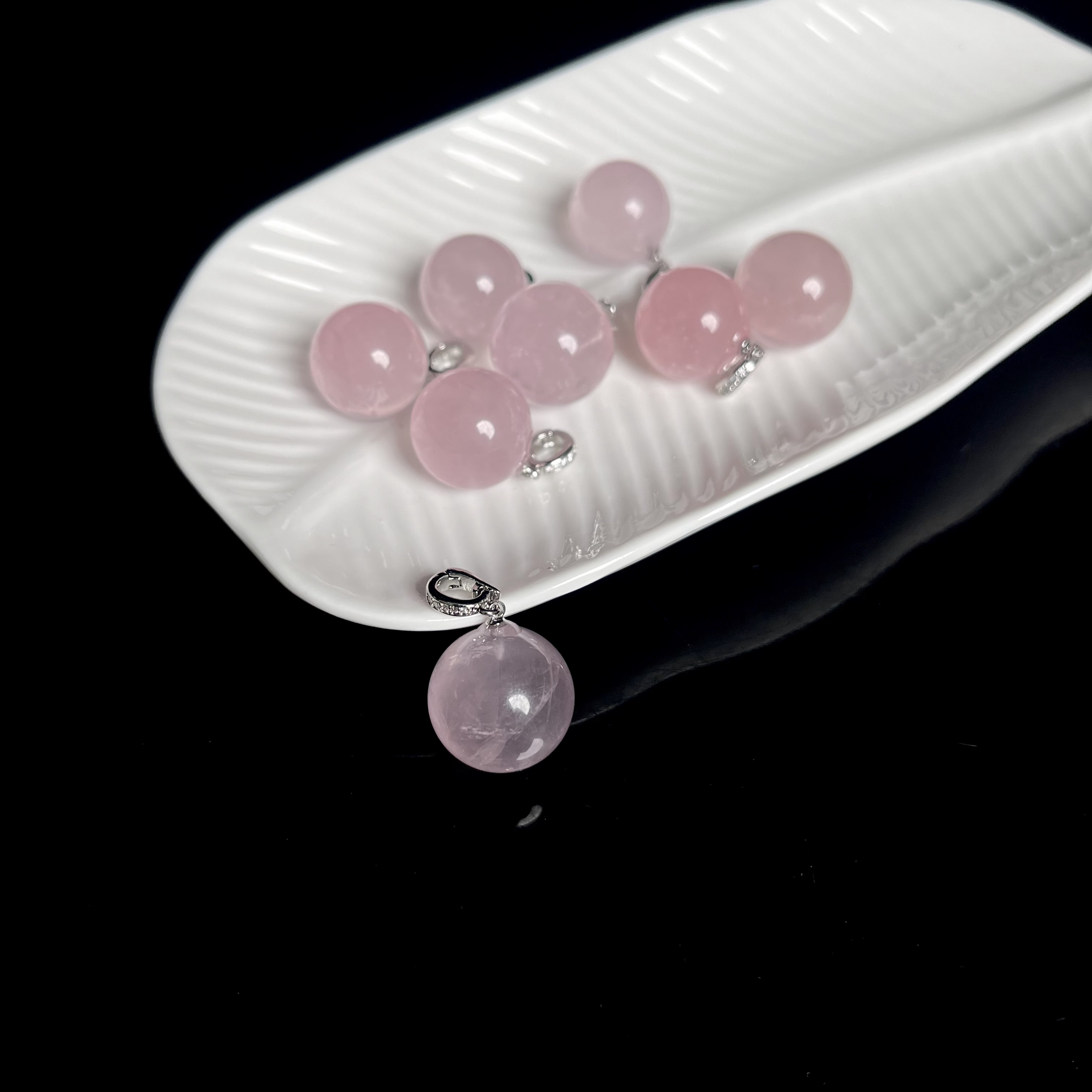 天然粉水晶圆球17-18mm+吊坠YC468多样性发其一有棉裂 介意勿拍