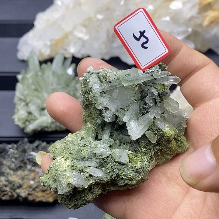 有机玻璃巴基斯坦绿莲石水晶共生52