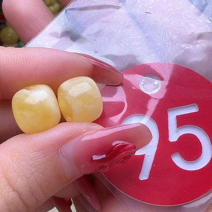 蜜蜡裸石未镶嵌洋****洋微瑕 10.4mm 老型