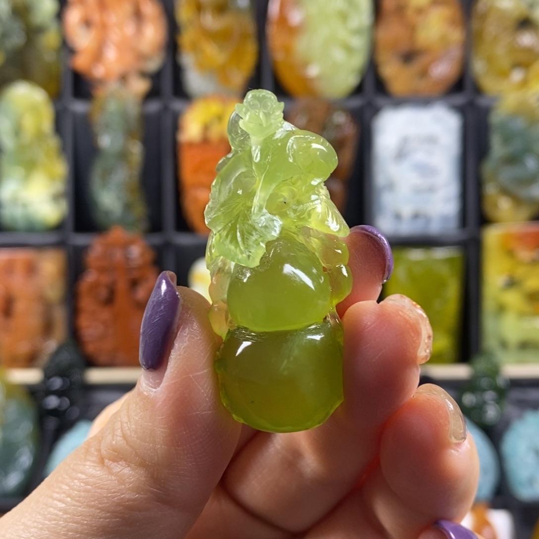 蛇纹石玉颈饰合金