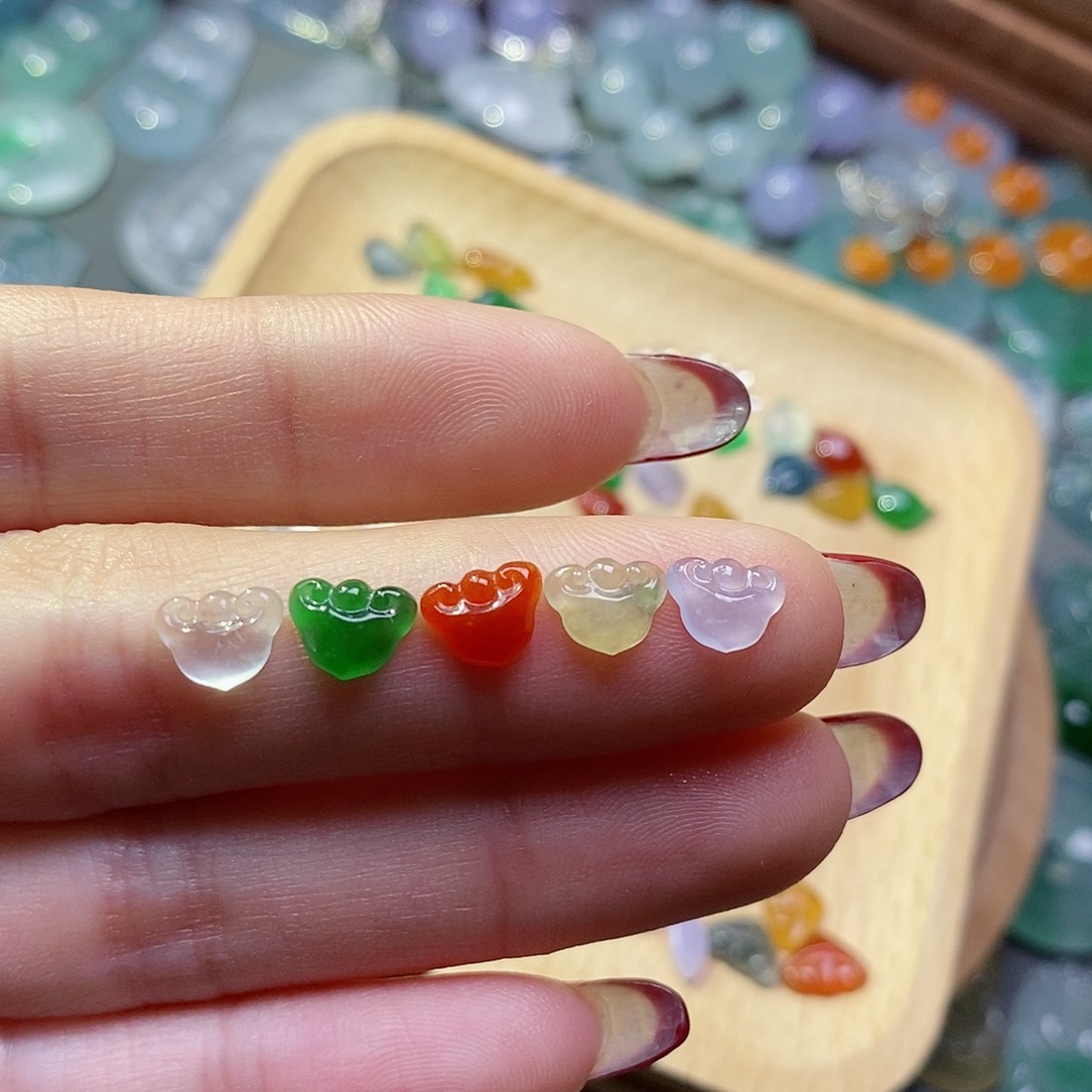 翡翠颈饰未镶嵌翡翠