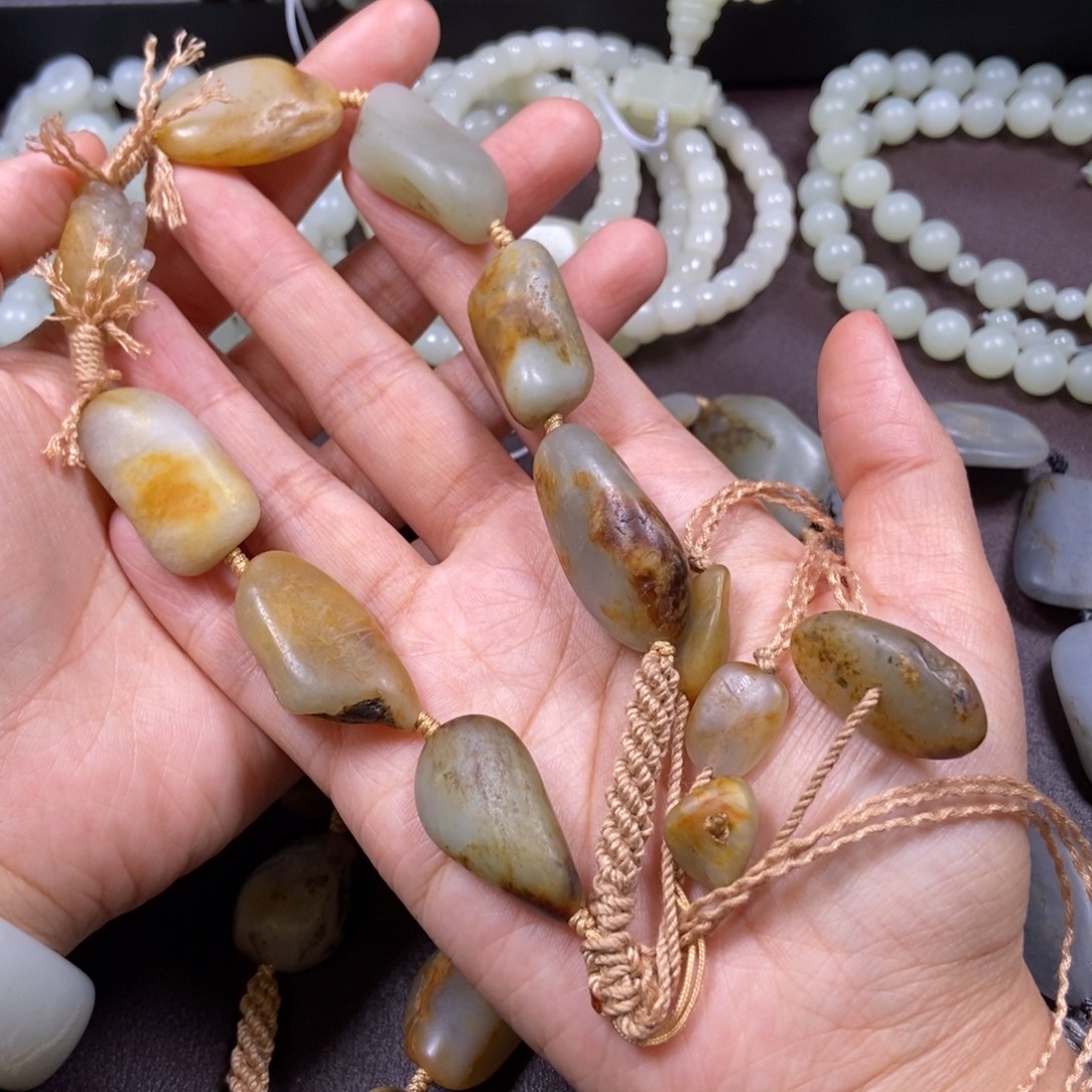 和田玉未镶嵌把件