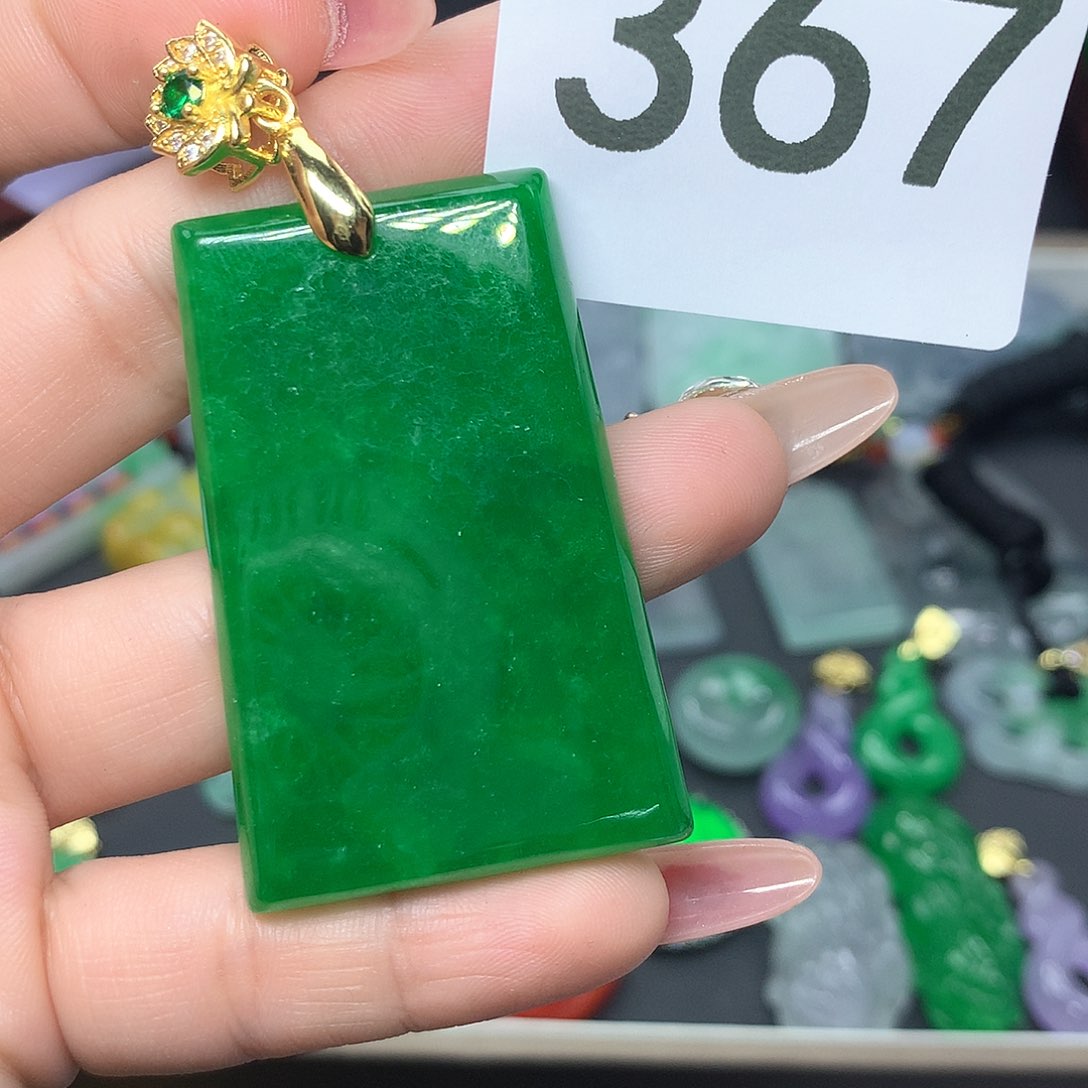 翡翠颈饰未镶嵌翡翠