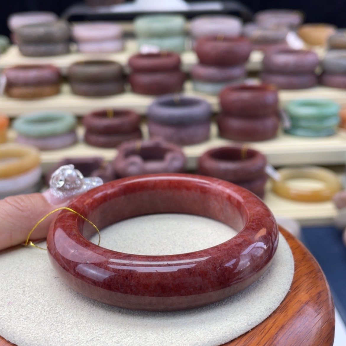 【闪购商品】石英质玉手镯未镶嵌惜*