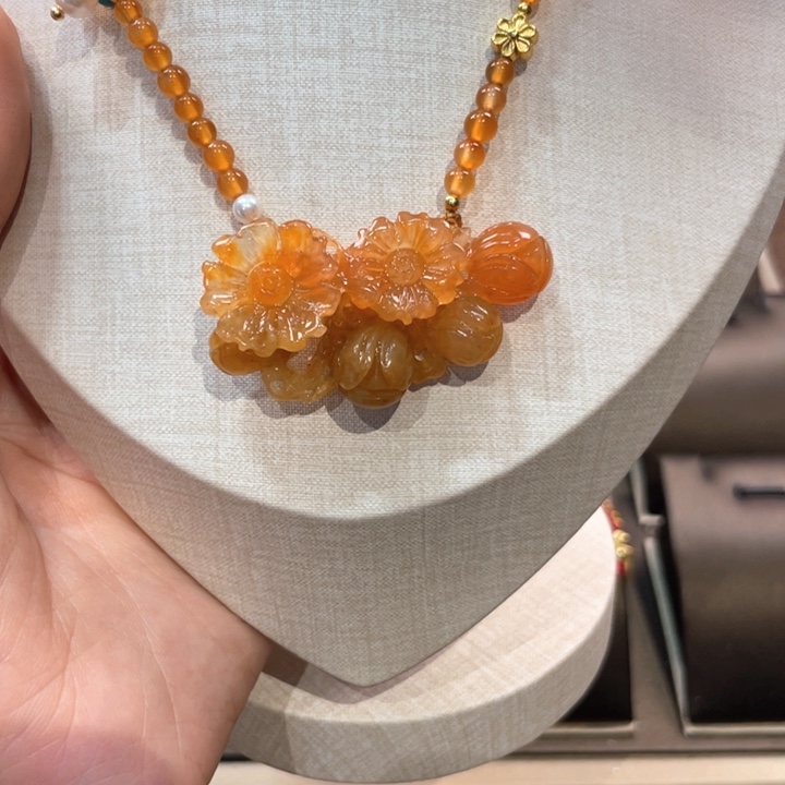 蛇纹石玉颈饰未镶嵌