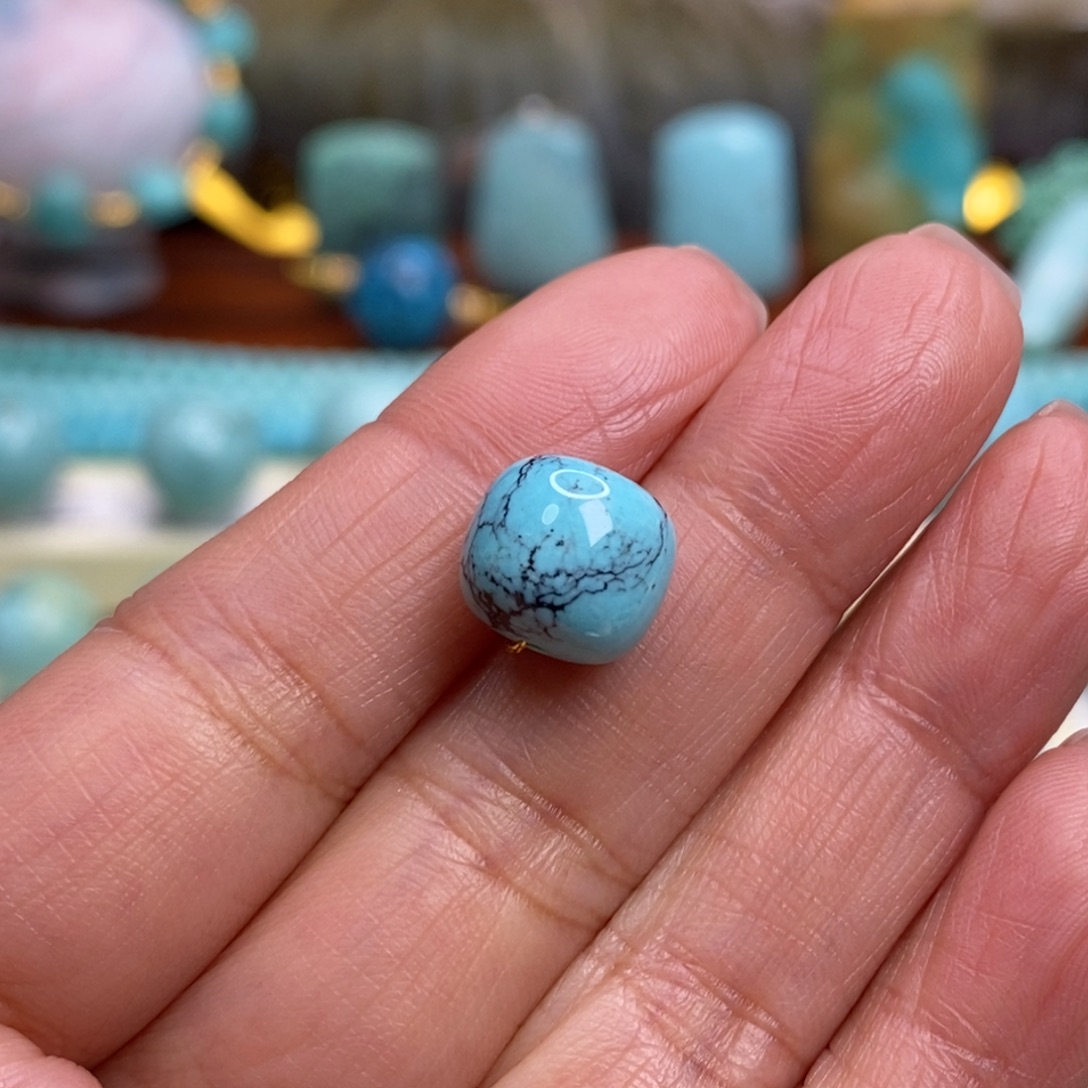 绿松石未镶嵌珠宝奇石10.2×9.5