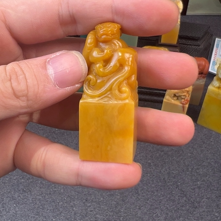 田黄石麦芽黄螭龙